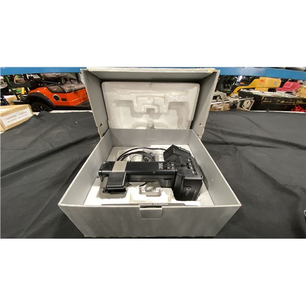 HASSELBLAD PROFLASH 4504 HANDLE-MOUNT ELECTRONIC FLASH UNIT WITH ACCESSORIES