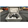 Image 1 : HASSELBLAD PROFLASH 4504 HANDLE-MOUNT ELECTRONIC FLASH UNIT WITH ACCESSORIES