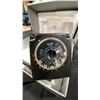 Image 3 : HASSELBLAD PROFLASH 4504 HANDLE-MOUNT ELECTRONIC FLASH UNIT WITH ACCESSORIES