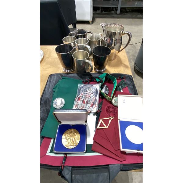 GROUP OF COLLECTABLE ITEMS INCLUDING ERFINDER DER LEICA STERLING SILVER COIN, VINTAGE APOLLO 11