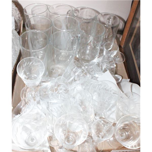 VINTAGE GLASSWARE ASSORTED LOT