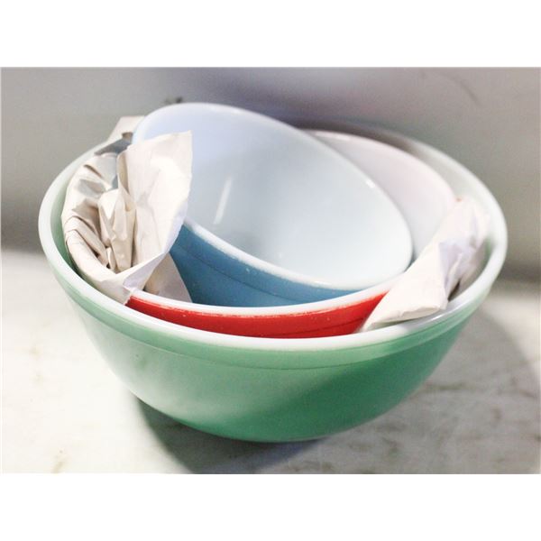 VINTAGE PYREX PRIMARY NESTING BOWLS- SET OF 3