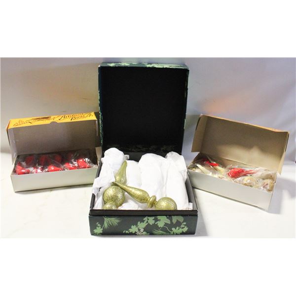 VINTAGE XMAS ORNAMENTS ASSORTED