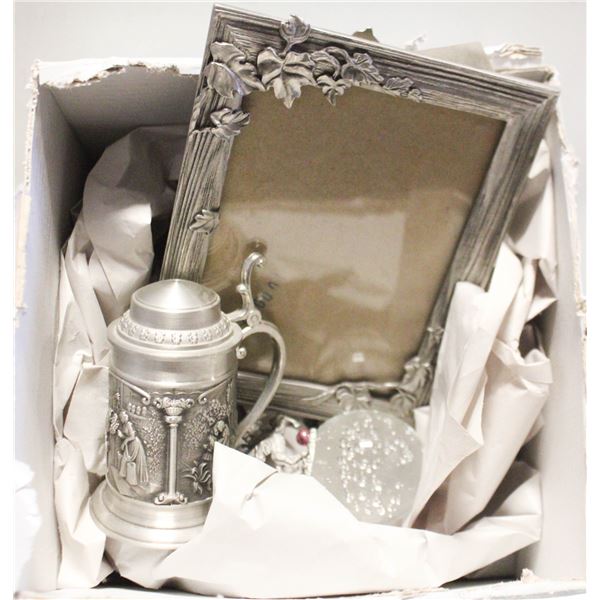 VINTAGE DECORATIVE/COLLECTIBLES