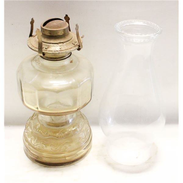 VINTAGE 17" HURRICANE OIL LAMP