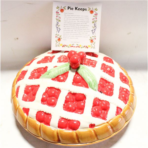 GLAZED EARTHENWARE PIE PLATE W/COVER
