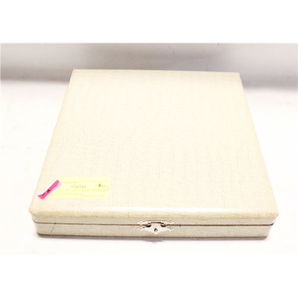 VINTAGE VELVET LINED NECKLACE PRESENTATION BOX