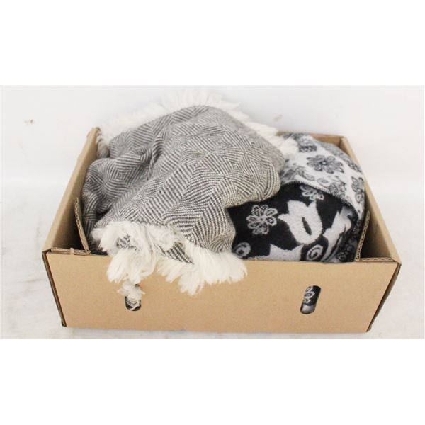 WOMENS SCARVES ASSORTED LOT