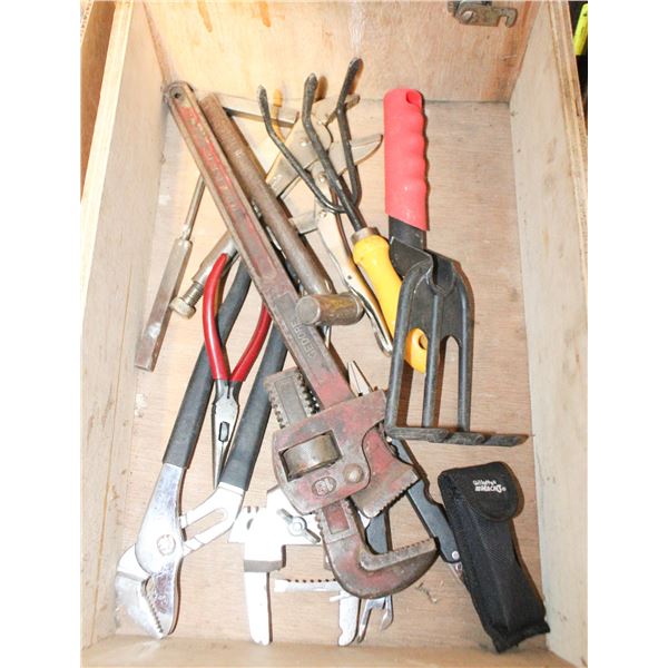 TRAY TOOLS PUMP PLIERS VISE GRIPS ETC