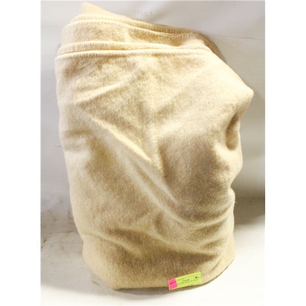 FULL SIZE PURE WOOL BLANKET