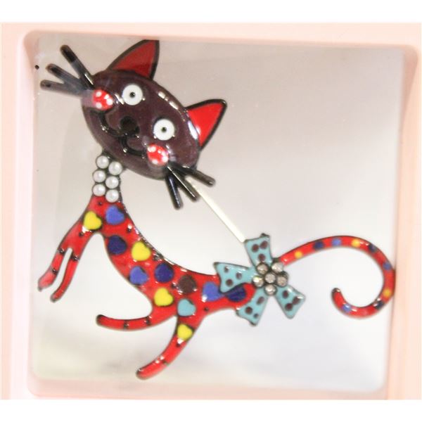 NEW CAT ENAMEL FILLED BROOCH HEART PATTEN PEARL