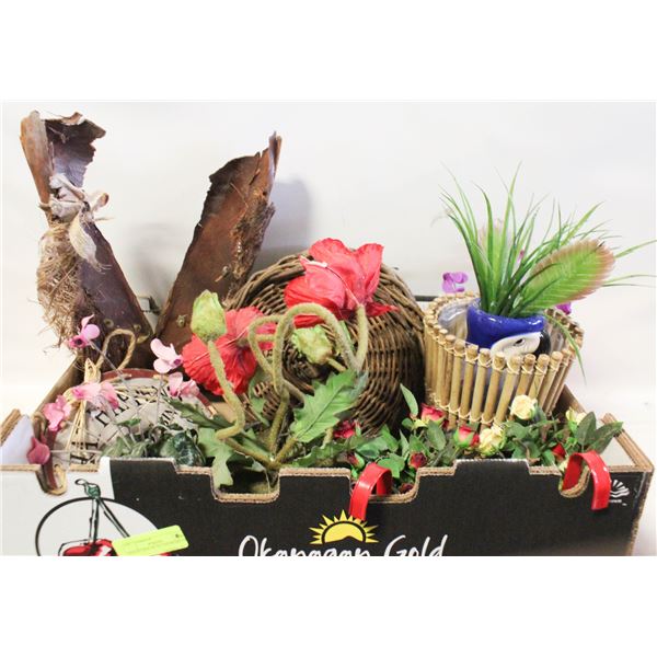 COLLECTION OF OUTDOOR DÉCOR