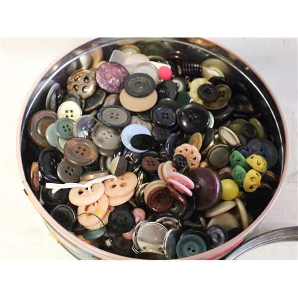 TIN FULL OF VINTAGE BUTTONS