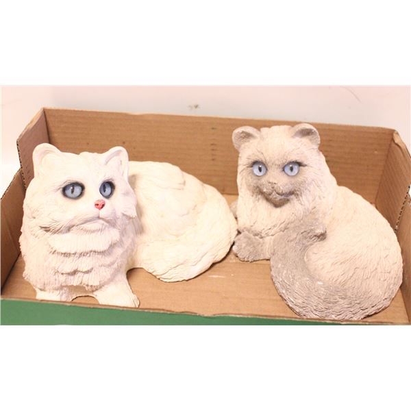 PAIR OF CERAMIC CAT DÉCOR