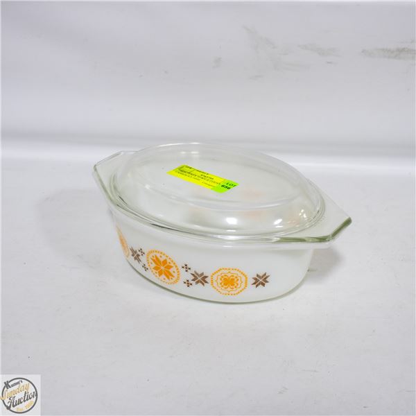 1960S PYREX TOWN & COUNTRY CASSEROLE DISH