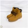 Image 1 : MENS BOOTS SIZE 44