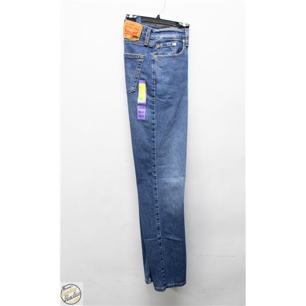 NEW LEVI WOMEN'S CLASSIC FIT JEAN SIZE 30 X 34