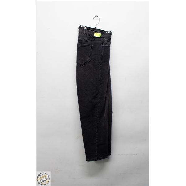 NEW KENSIE WOMEN'S STRAIGHT FIT JEAN SIZE 12