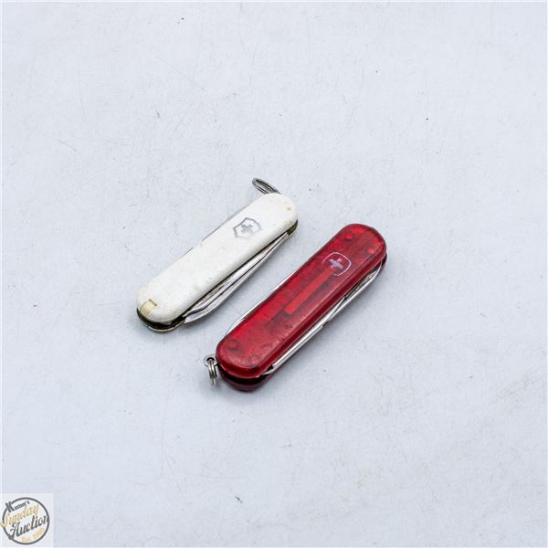A PAIR OF VINTAGE SWISS ARMY KNIVES