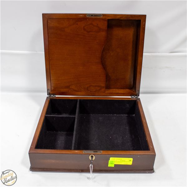 VINTAGE BOMBAY MAHOGANY WOOD KEEPSAKE