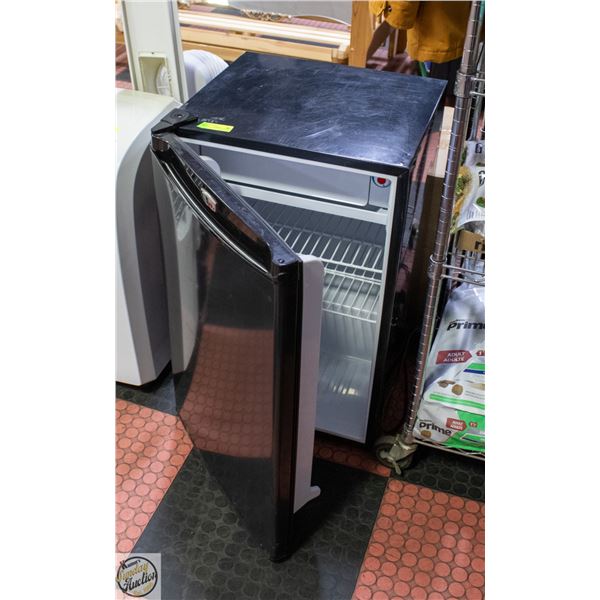 DANBY BLACK MINI BAR FRIDGE