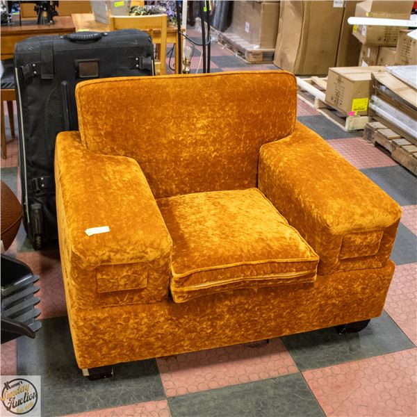 VINTAGE CRUSHED ORANGE CHAIR W/OVERSIZED ARMRESTS