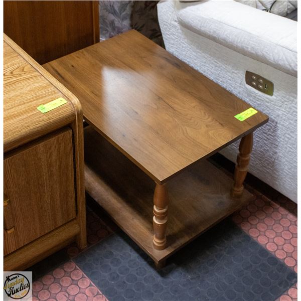 ESTATE WOODEN 2 TIER SIDE TABLE/SMALL