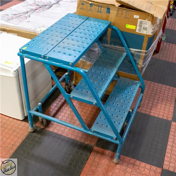 COMMERCIAL 3 STEP ROLLING STAIRS H-27.5" W-28"