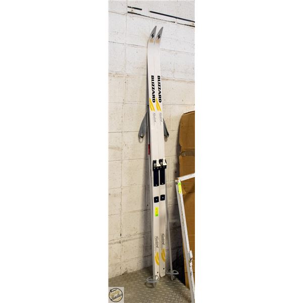 BLIZZARD FIREBIRD SCALE SKIS + SALOMON BINDINGS 19