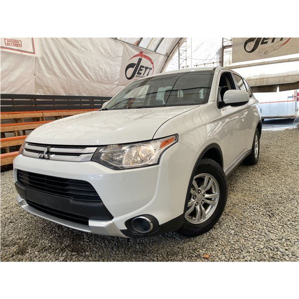 PARKSVILLE - 2015 MITSUBISHI OUTLANDER WHITE 244281 KMS - 600704-2