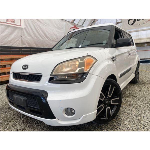 PARKSVILLE - 2011 KIA SOUL WHITE 316714 KMS - 709273-3