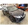 Image 10 : PARKSVILLE - 2017 NISSAN ROGUE BLACK 168564 KMS - 790839-3