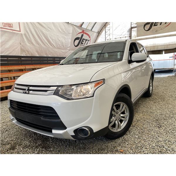 PARKSVILLE - 2015 MITSUBISHI OUTLANDER WHITE 244281 KMS - 600704-2