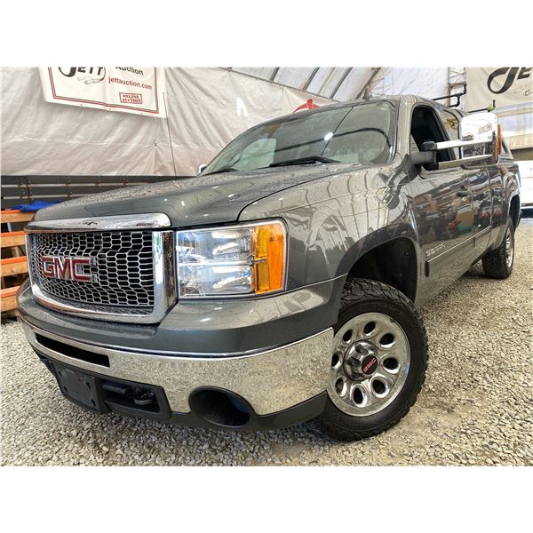 PARKSVILLE - 2011 GMC SIERRA GREY 295028 KMS - 429215-2