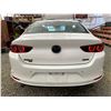 Image 18 : PARKSVILLE - 2020 MAZDA 3 WHITE 205521 KMS - 129818-1