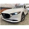 Image 1 : PARKSVILLE - 2020 MAZDA 3 WHITE 205521 KMS - 129818-1