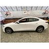 Image 23 : PARKSVILLE - 2020 MAZDA 3 WHITE 205521 KMS - 129818-1