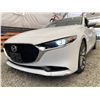 Image 2 : PARKSVILLE - 2020 MAZDA 3 WHITE 205521 KMS - 129818-1