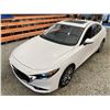 Image 4 : PARKSVILLE - 2020 MAZDA 3 WHITE 205521 KMS - 129818-1