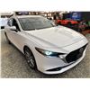 Image 9 : PARKSVILLE - 2020 MAZDA 3 WHITE 205521 KMS - 129818-1
