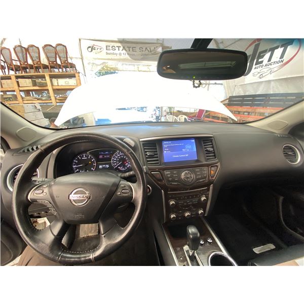 PARKSVILLE - 2014 NISSAN PATHFINDER WHITE 226,156 KMS TMU - 732921-3