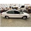 Image 12 : PARKSVILLE - 2000 FORD TAURUS WHITE 261281 KMS - B132351