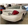 Image 14 : PARKSVILLE - 2000 FORD TAURUS WHITE 261281 KMS - B132351