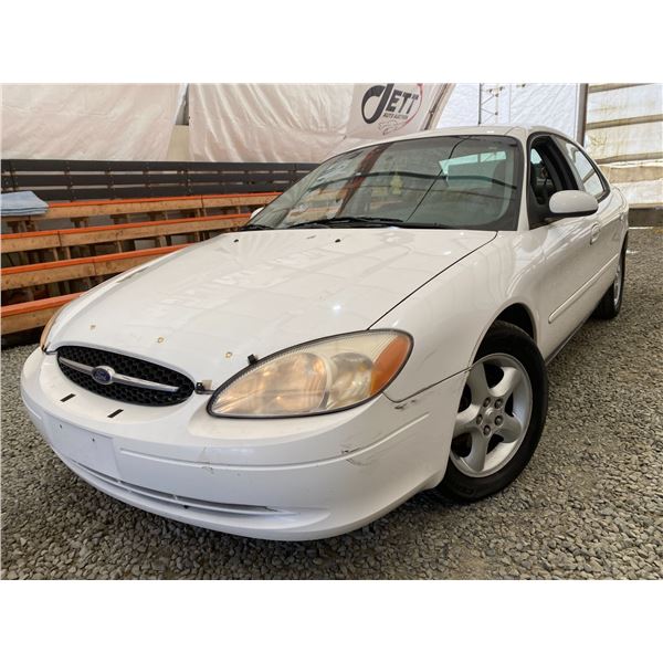 PARKSVILLE - 2000 FORD TAURUS WHITE 261281 KMS - B132351