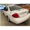 Image 21 : PARKSVILLE - 2000 FORD TAURUS WHITE 261281 KMS - B132351