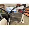 Image 37 : PARKSVILLE - 2000 FORD TAURUS WHITE 261281 KMS - B132351