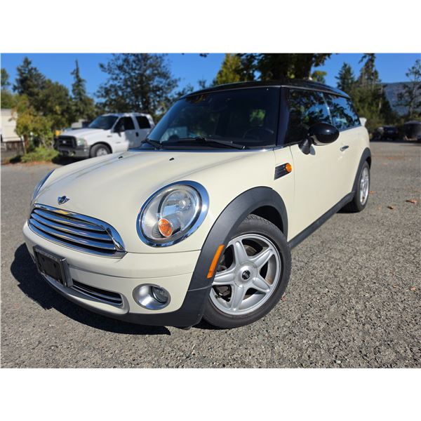 DUNCAN - 2010 MINI CLUBMAN WHITE  162596 KMS - X52174-1