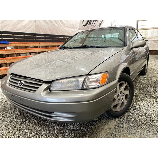 "NO RESERVE"  - 1999 TOYOTA CAMRY TAN 258901 KMS - 201085-3