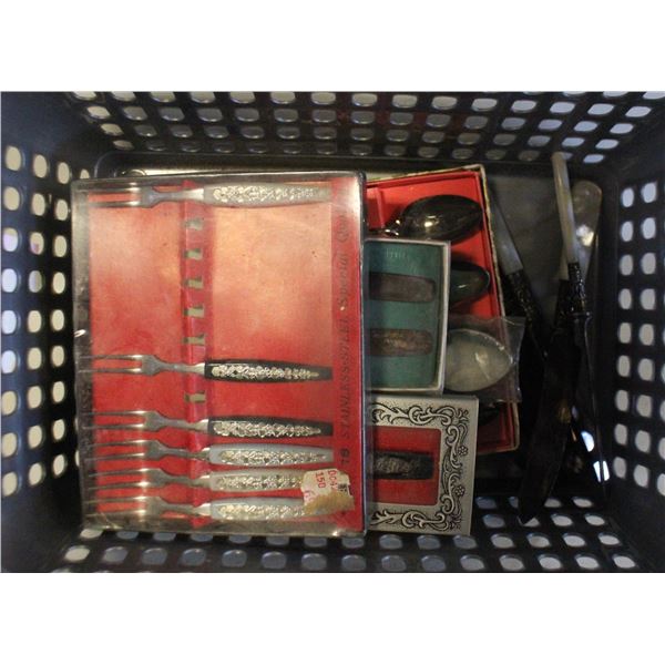 COLLECTION OF OLD MINI CUTLERYS