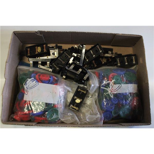 LOT OF PLASTIC GEARS AND KNIFE SWITCHES